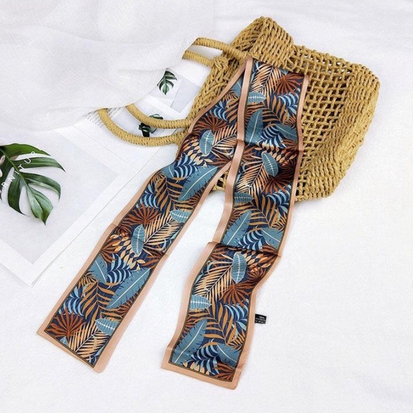 💕LAST ONE Floral silky scarf Hair Scarf - Picture 3 of 8